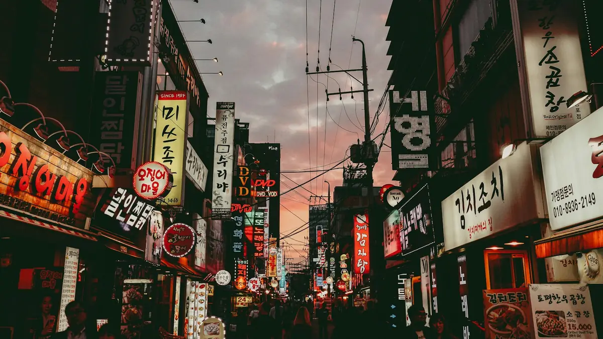 city under cloudy sky